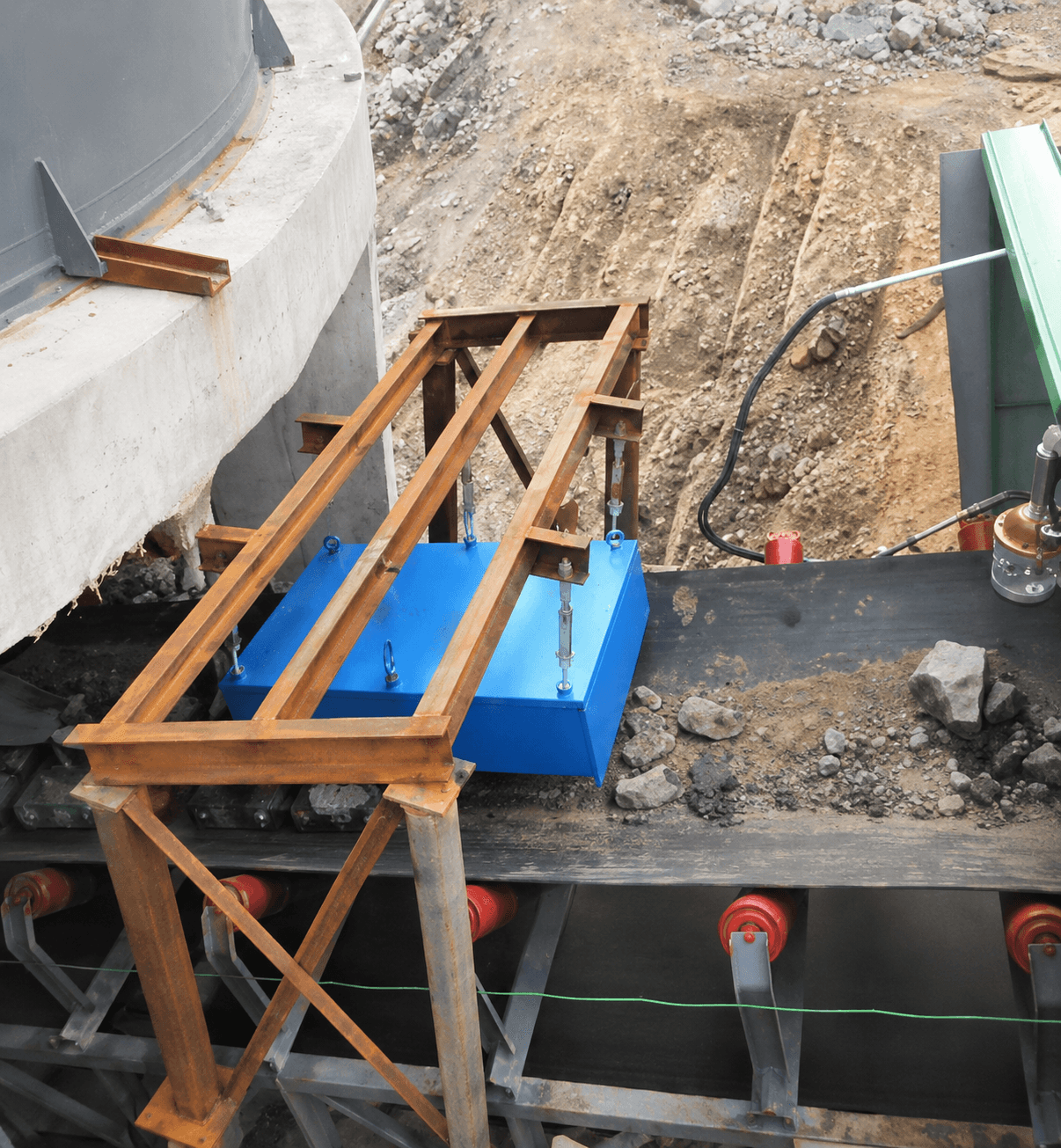 Electromagnetic Magnetic Separator: Key Considerations for Industrial Material Processing